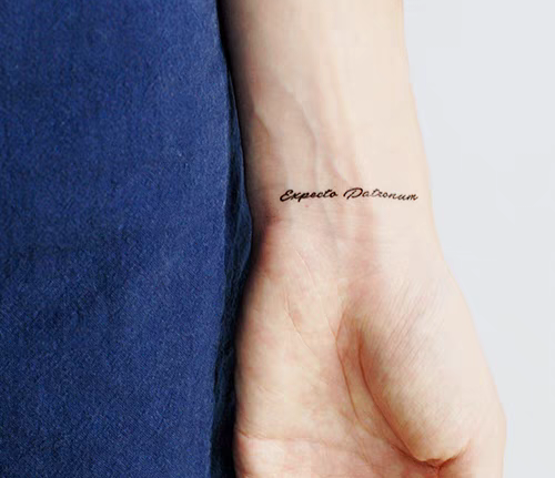 7 in 1 Tattoo "Sentences" B&W